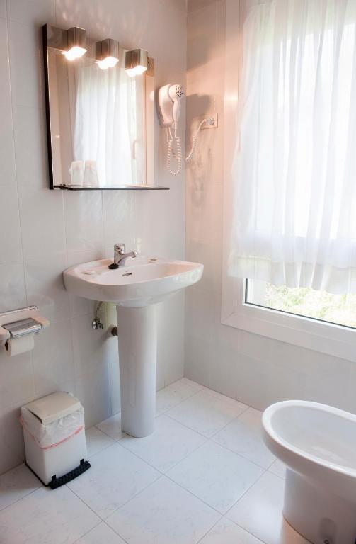 Hotel Txaraka Bermeo Oda fotoğraf